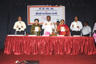 2013 Visit of Sh. K H Rao (Textile minister) and Smt. Panabakka Lakshmi (textile minister of state) to ICAR-CIRCOT on 11 October 2013 Image-4
